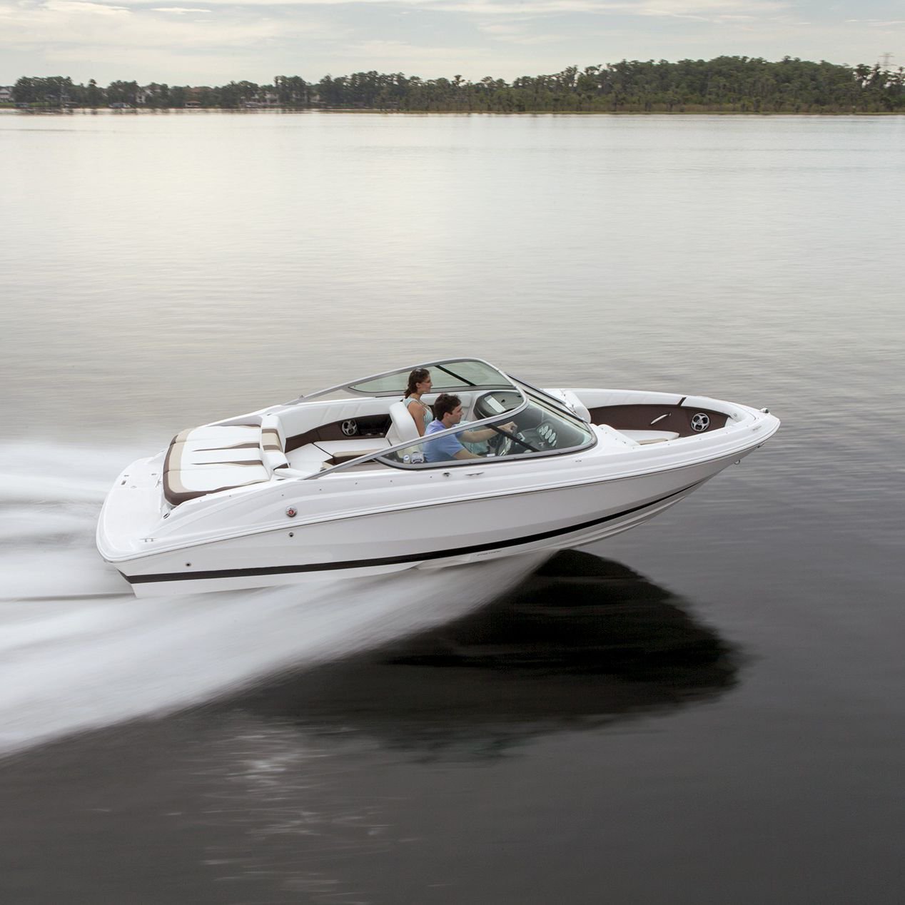Factory Direct High Quality Speed Boat Jet Boat Made of Fiberglass and Aluminum V Hull for Water Sport and Entertainment